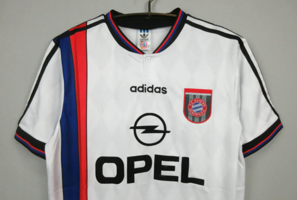 Bayern Munich 1995-1996 away shirt