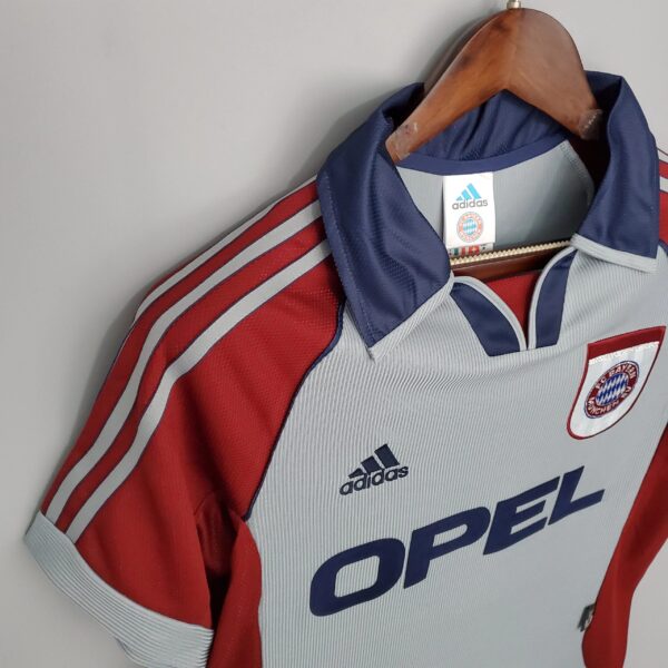 Bayern Munich 1998 - 1999 away shirt