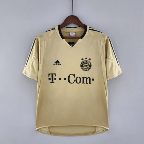 Bayern Munich 2004-2005 away shirt