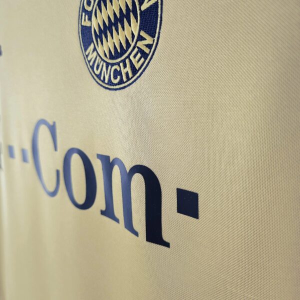Bayern Munich 2004-2005 away shirt