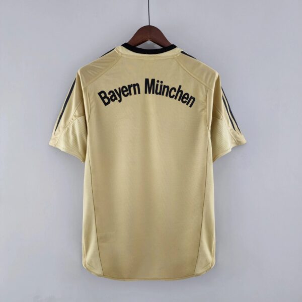Bayern Munich 2004-2005 away shirt
