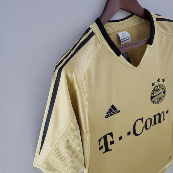 Bayern Munich 2004-2005 away shirt