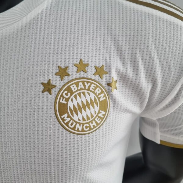 Bayern Munich 2022-2023 away shirt