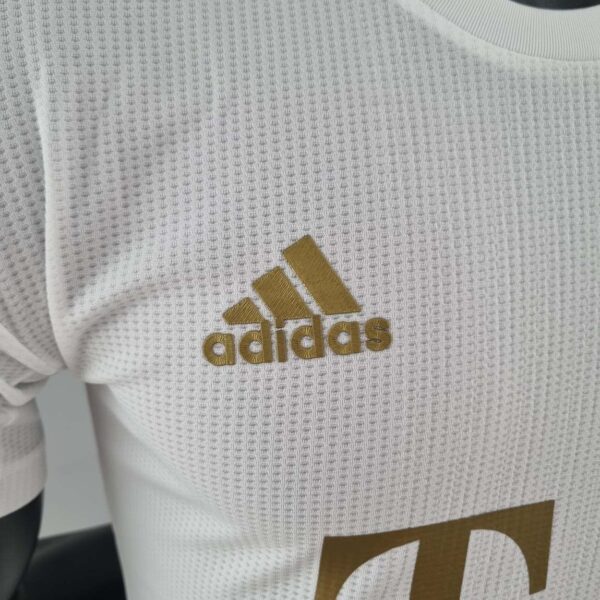 Bayern Munich 2022-2023 away shirt