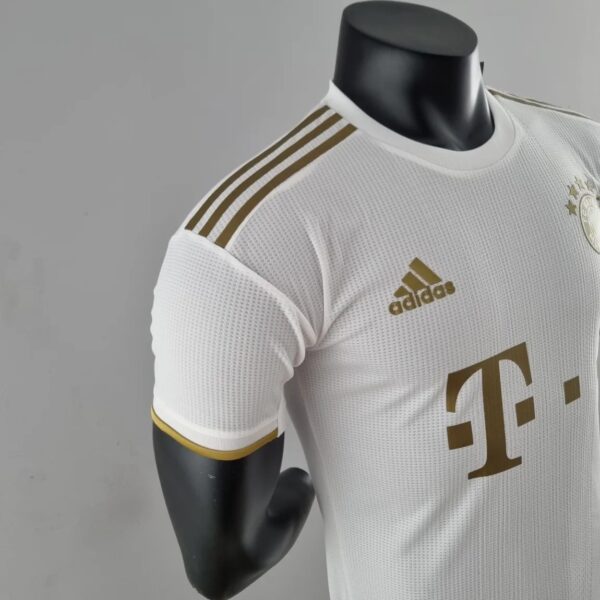 Bayern Munich 2022-2023 away shirt