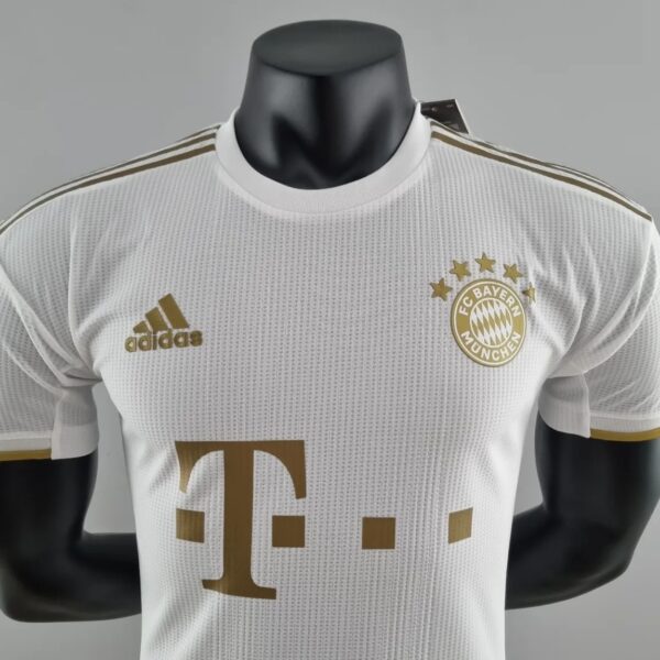 Bayern Munich 2022-2023 away shirt