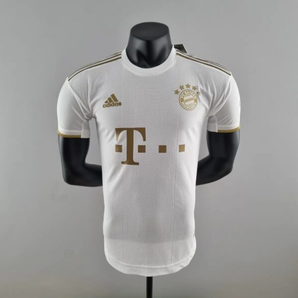 Bayern Munich 2022-2023 away shirt