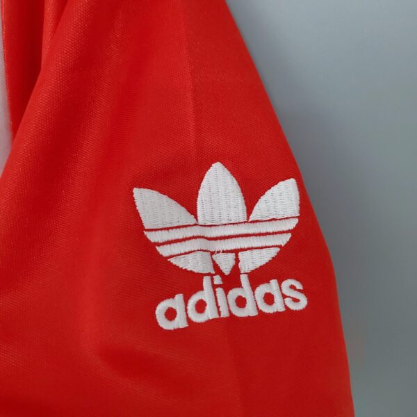 Manchester United 1985-1986 home shirt