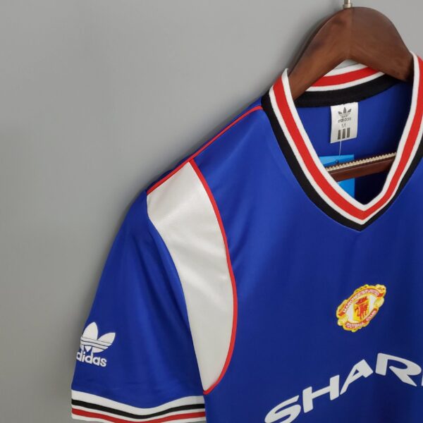 Manchester United 1985-1986 away shirt