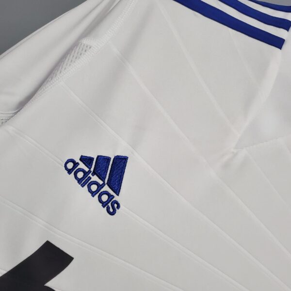 Real Madrid 2010 - 2011 home kit